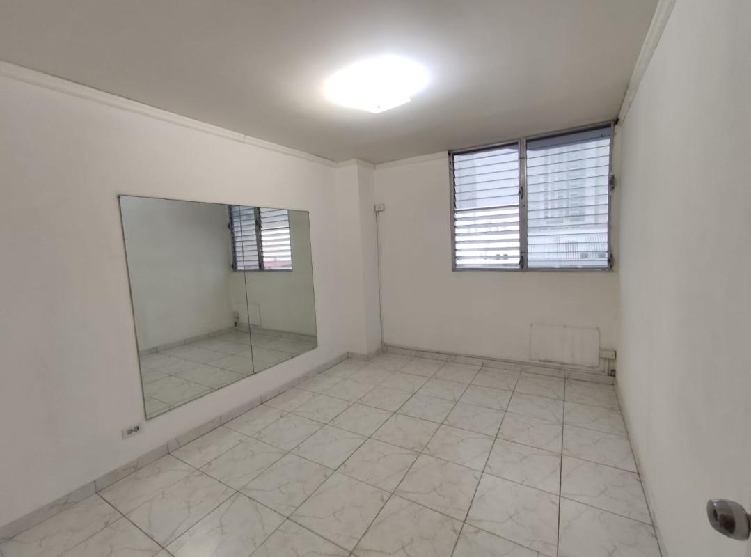 Full bathroom with shower, ceramic tile, and vanity PH Vista Serena San Francisco Panama