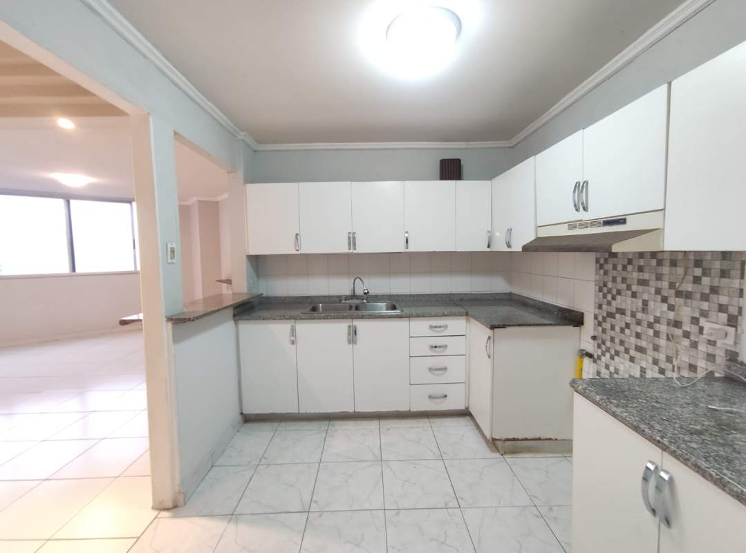 Laundry room with window, gas water heater PH Vista Serena San Francisco Panama City