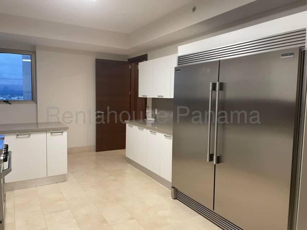 Contemporary bathroom with marble, glass shower in PH Green View Santa María Panama
