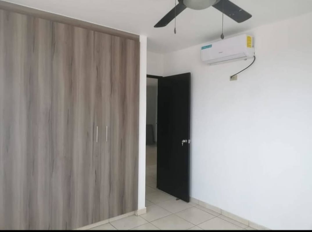Bedroom built-in closet AC ceiling fan tiled floor PH Altamira Panama City