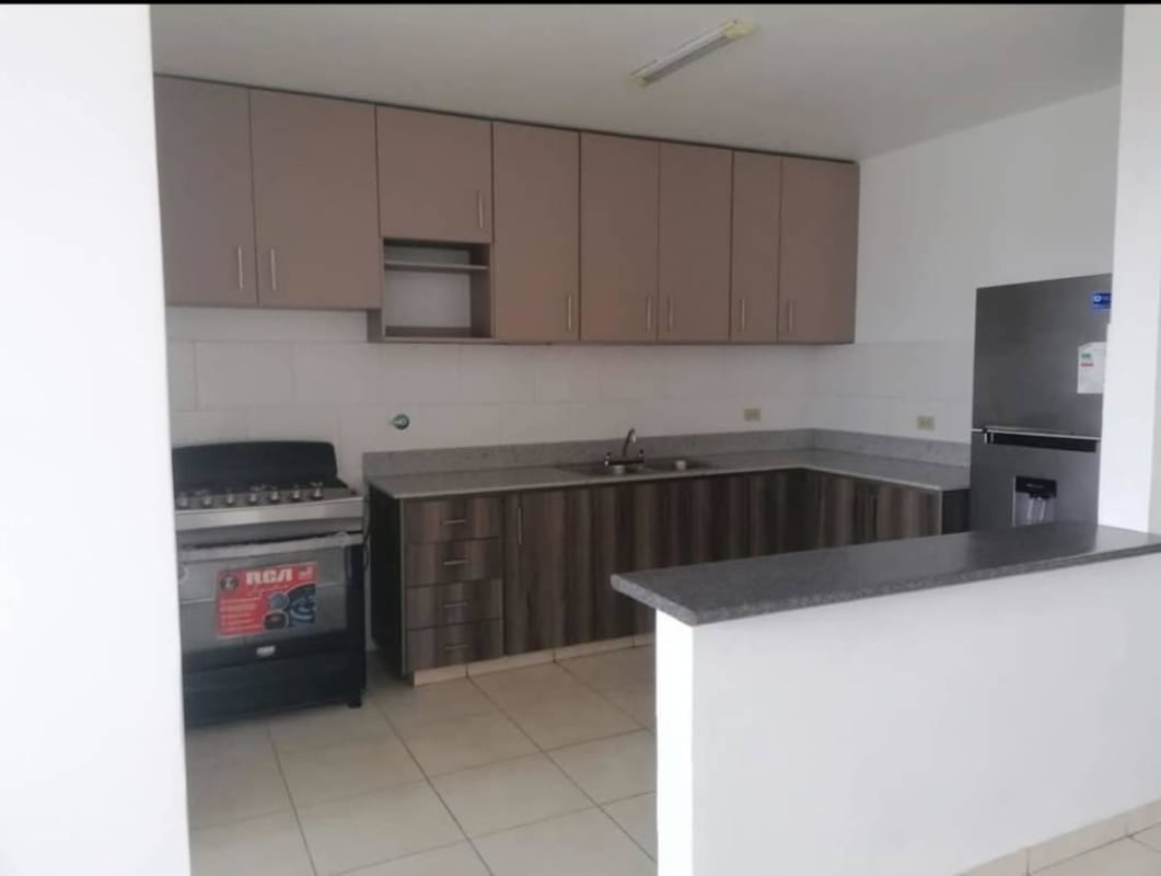 Modern L-shaped kitchen granite counter cabinets gas stove PH Altamira Carrasquilla Panama