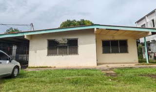 Commercial House for Sale in Santiago - 3 bedrooms