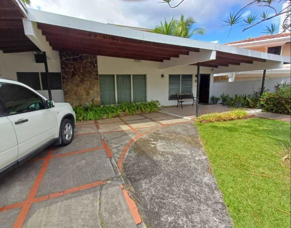 Covered parking area, landscaped garden, stone wall commercial house San Francisco Panama