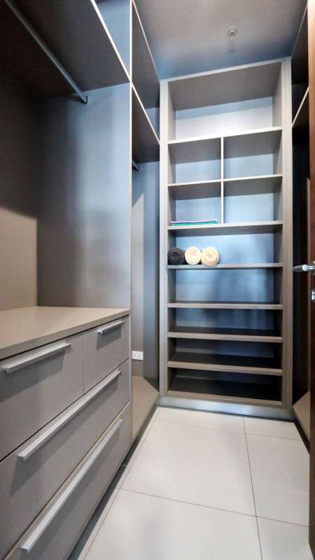 Contemporary kitchen with island, wood cabinetry, stainless steel appliances PH Marbella 47