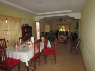 Basic bathroom sink mirror shower curtain Burunga Panama