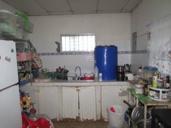 Basic kitchen with tiled walls window bars water tank Burunga Arraiján Panama