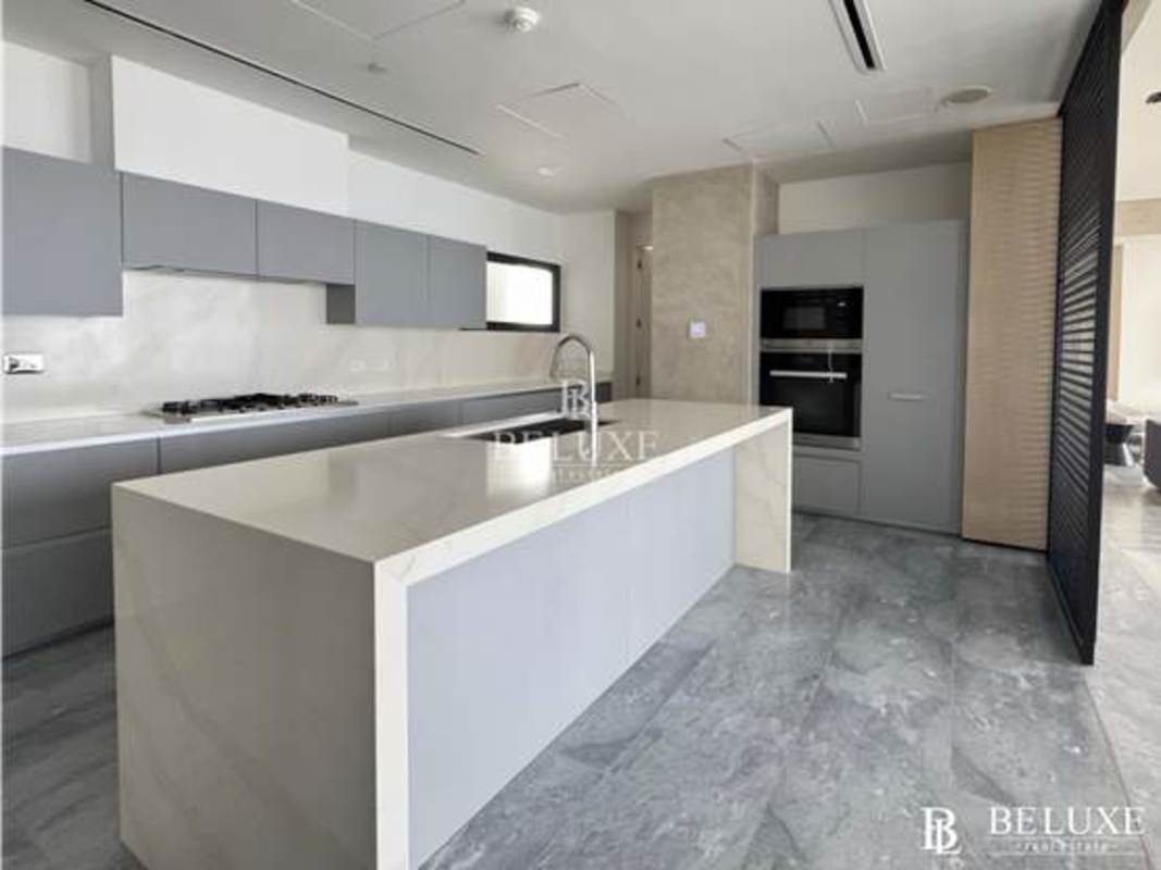 Master bedroom with en-suite bathroom, walk-in closet, city and ocean views, PH Upper East Costa del Este Panama