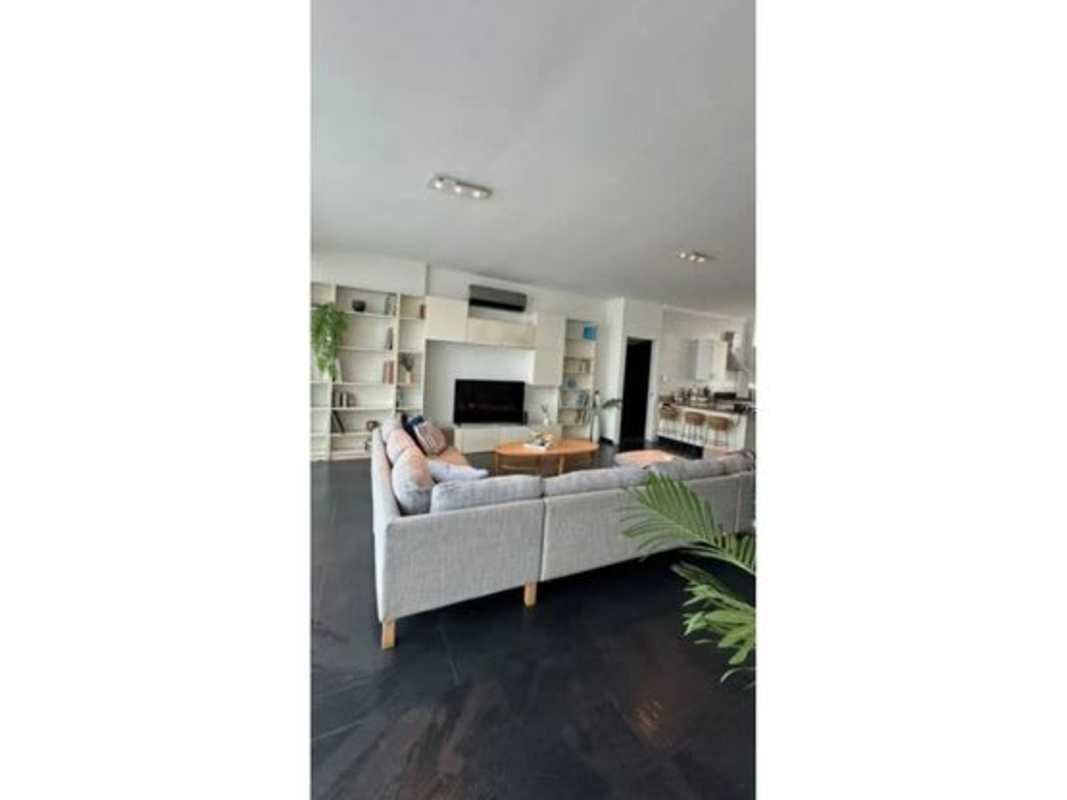 Dining space with city views in luxury apartment PH Marina Park Panama City