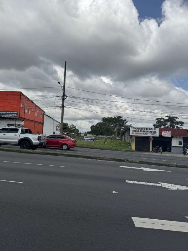 Vacant commercial lot with paved road access surrounded by warehouses and businesses in Panama City