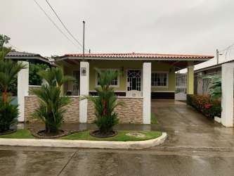 Covered porch and driveway in front of Platinium Park house La Chorrera Panama