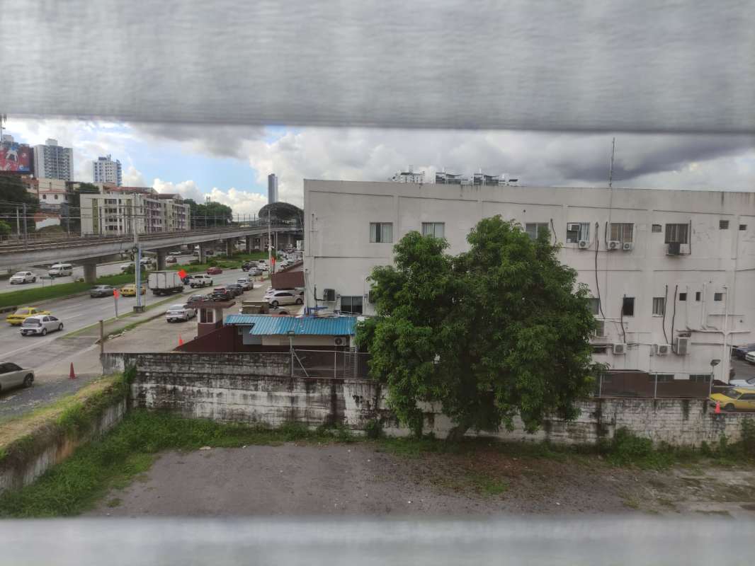 Louvered frosted windows overlooking Transístmica Metro Panama City apartment