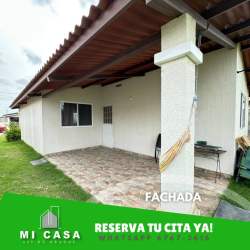 Front covered porch with hammock and tiled floor Residencial Palo Alto Penonomé