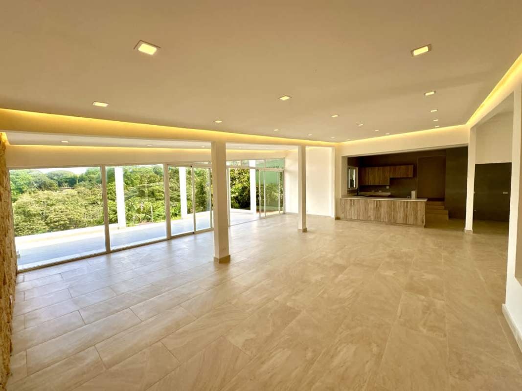 Spacious terrace with sliding doors panoramic mountain view Las Cumbres Panama