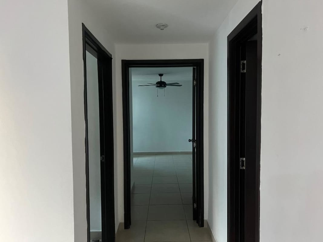Bedroom with window and built-in closet for rent PH Kings Park Condado del Rey