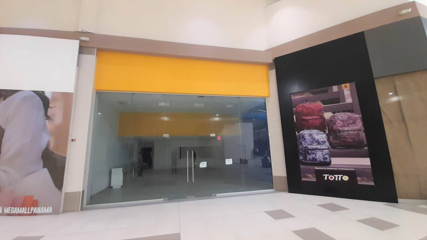 Large commercial unit with tiled flooring and lighting inside MegaMall Panama 24 de Diciembre