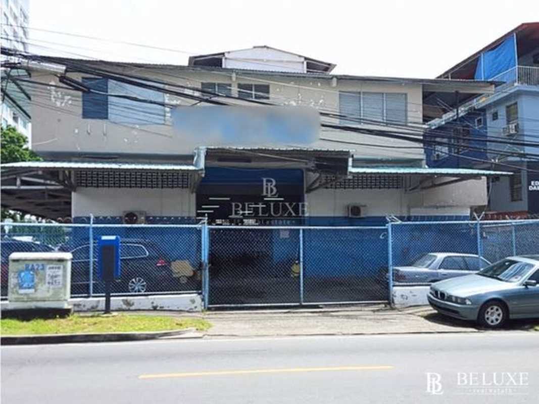 Two-story commercial facade with parking in industrial area Panama City