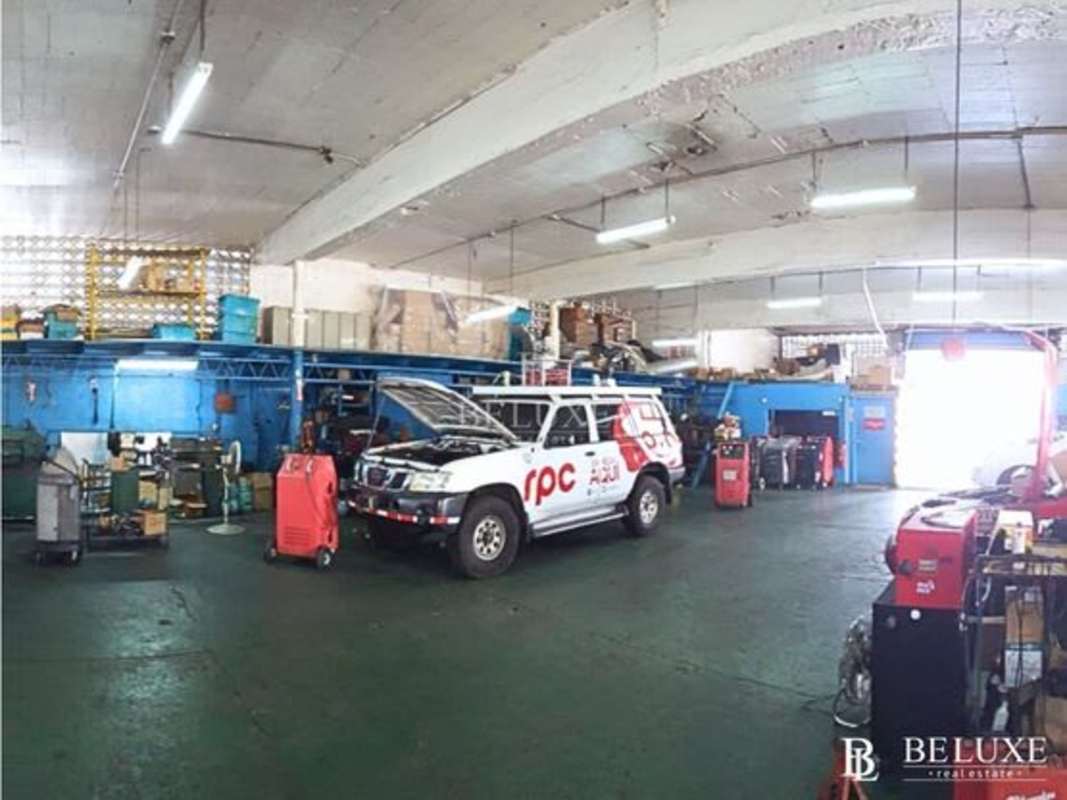 Spacious industrial interior of warehouse with high ceiling for auto repair in Panama City