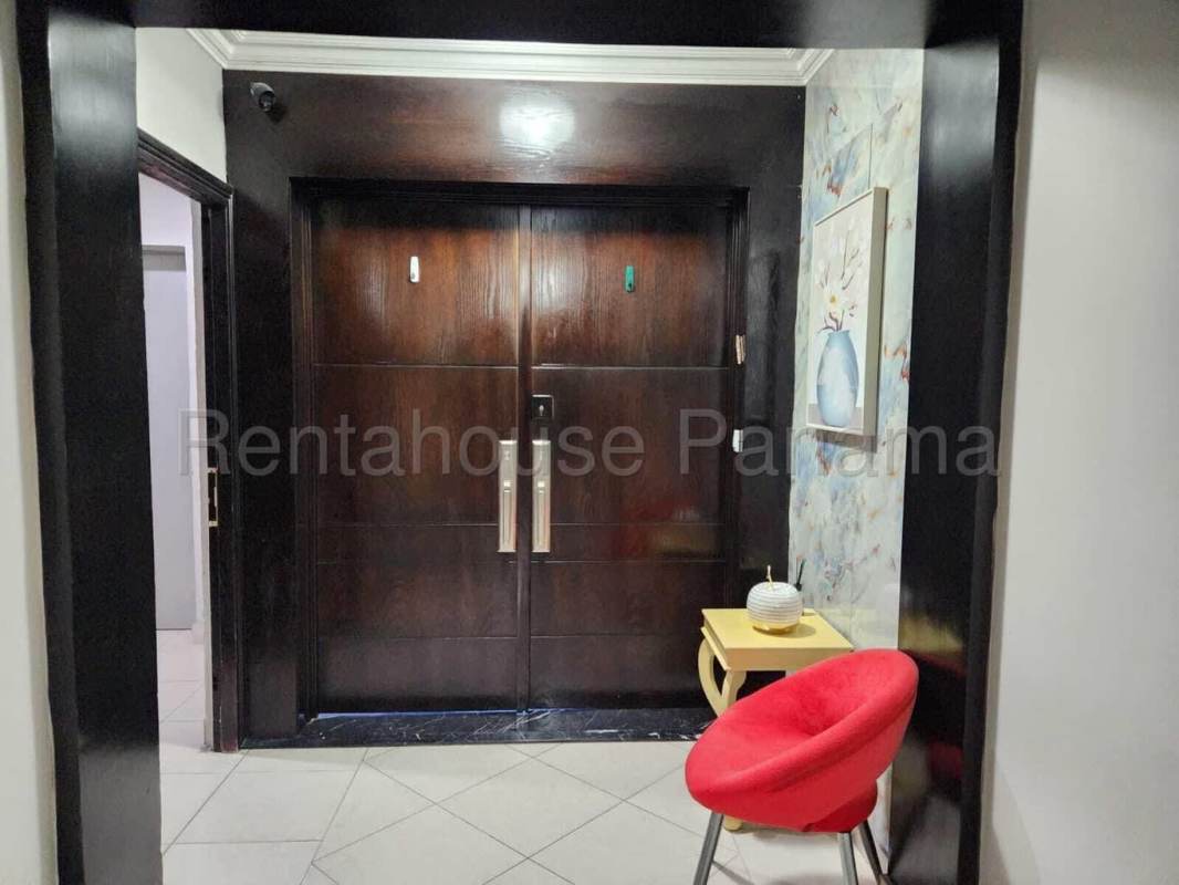 Spacious living area with floor-to-ceiling windows and ocean view at PH Tao San Francisco Panama