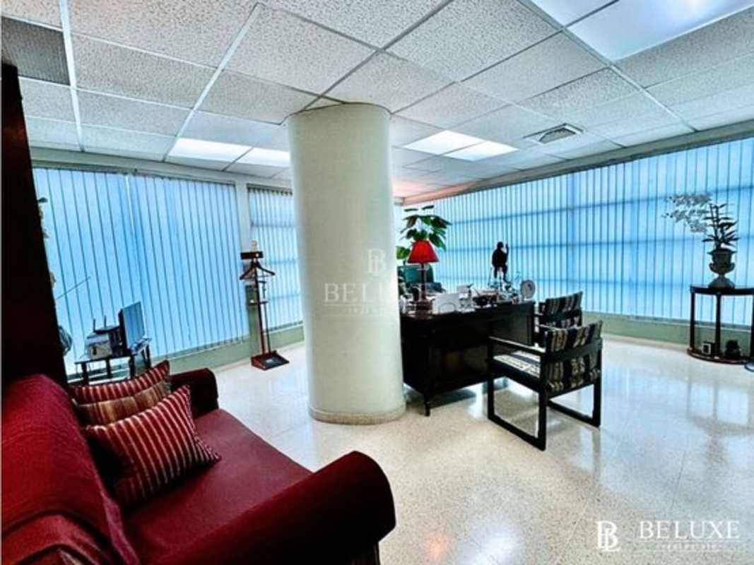 Professional waiting area with skylights and reception in Plaza San Fernando office Panama