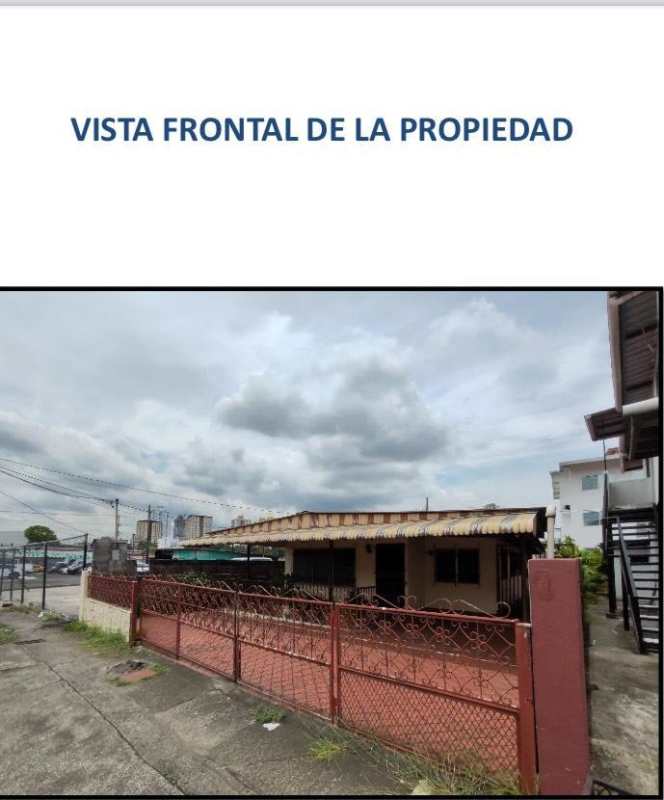 Exterior front view of house with metal fencing and awning at Villa Cáceres La Alameda Panama