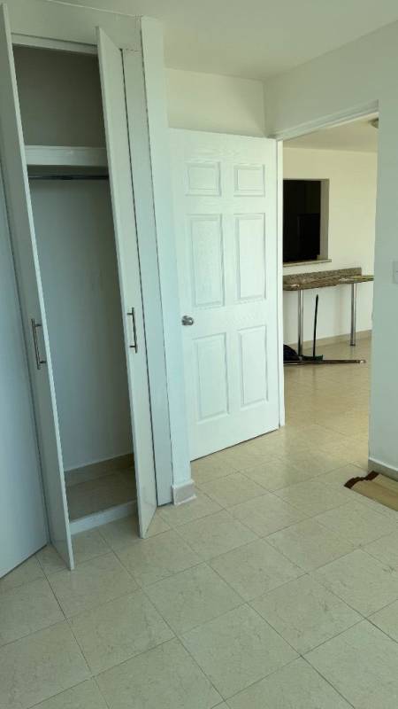 Spacious apartment living room with tiled floor, large windows overlooking city, air conditioning in Edison Park Plaza Panama