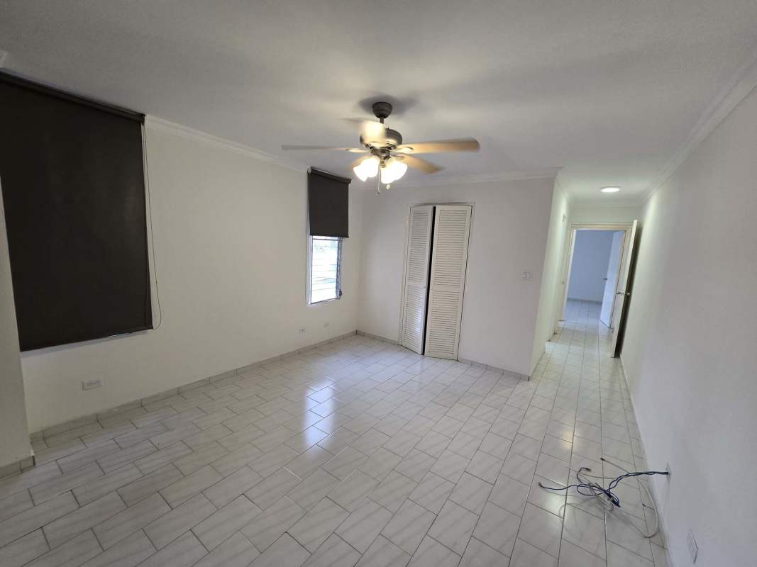 Hallway with shelving and access to bathroom PH Ocean View apartment Panama