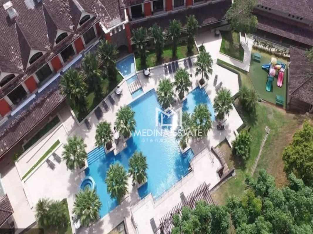 Luxury 4BR House with Garden & Pool in Embassy Club Clayton