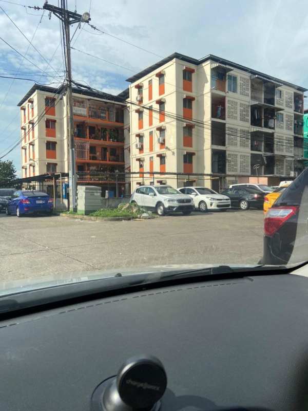 Exterior of Villa Gabriela low-rise residential Panama City with balconies, parking area