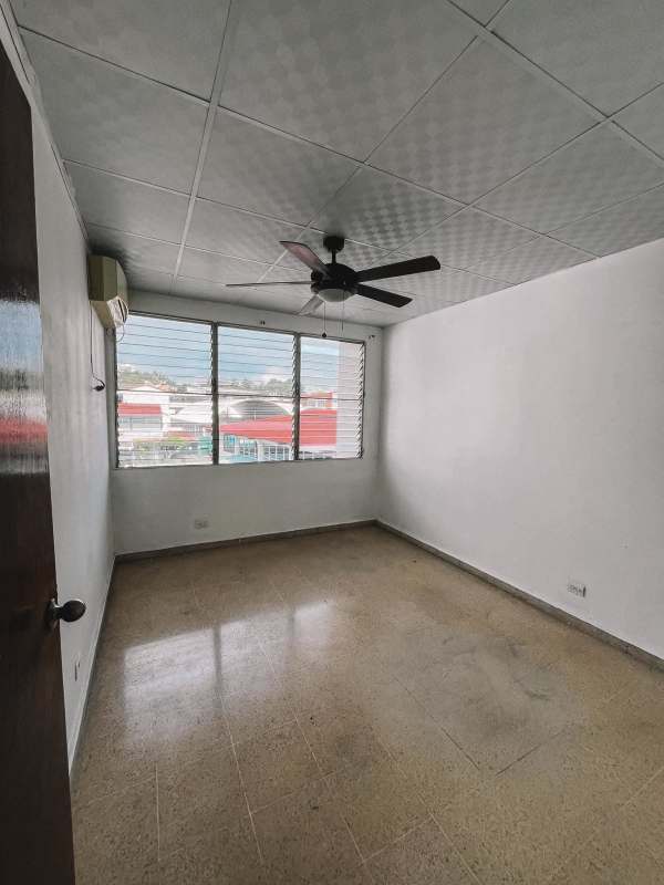 Remodeled kitchen with granite countertop, decorative backsplash, electric stove in PH Plaza España Panama