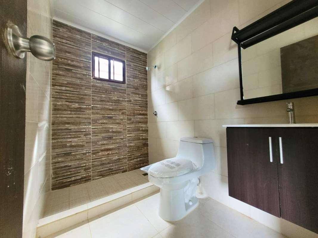 Bathroom with walk-in shower vanity mirror at PH Paseo del Rey Arraiján Panama