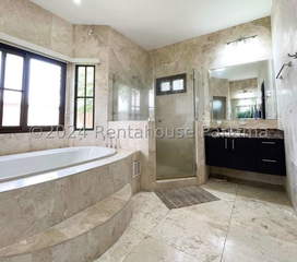 House for Sale in Juan Díaz - 4 bedrooms