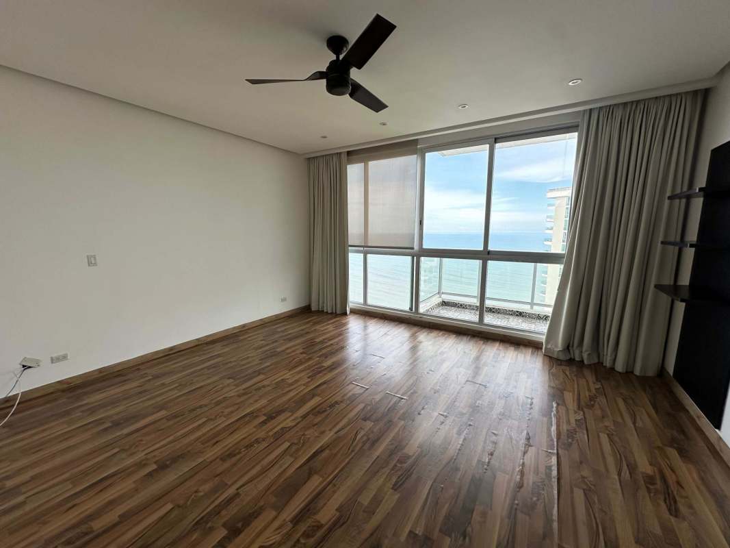 Infinity pool with panoramic ocean views in PH Dupont Punta Pacifica Panama City