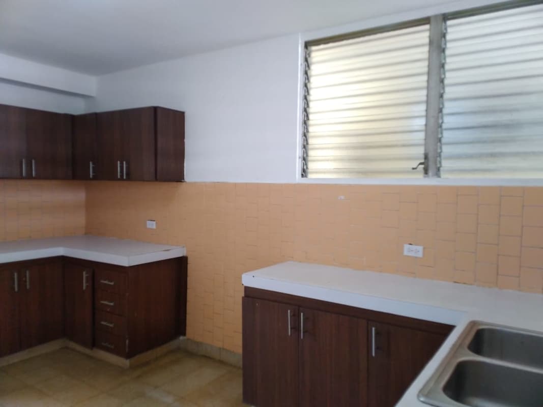 Empty bedroom with built-in wood closets tile floors PH Vía Argentina apartment rental Panama