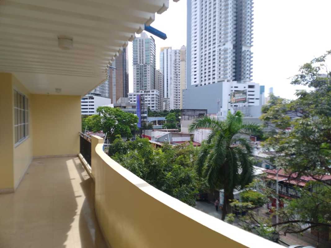 Bright living room with porcelain tile floors, large windows, and terrace access in PH Vía Argentina Residences Panama