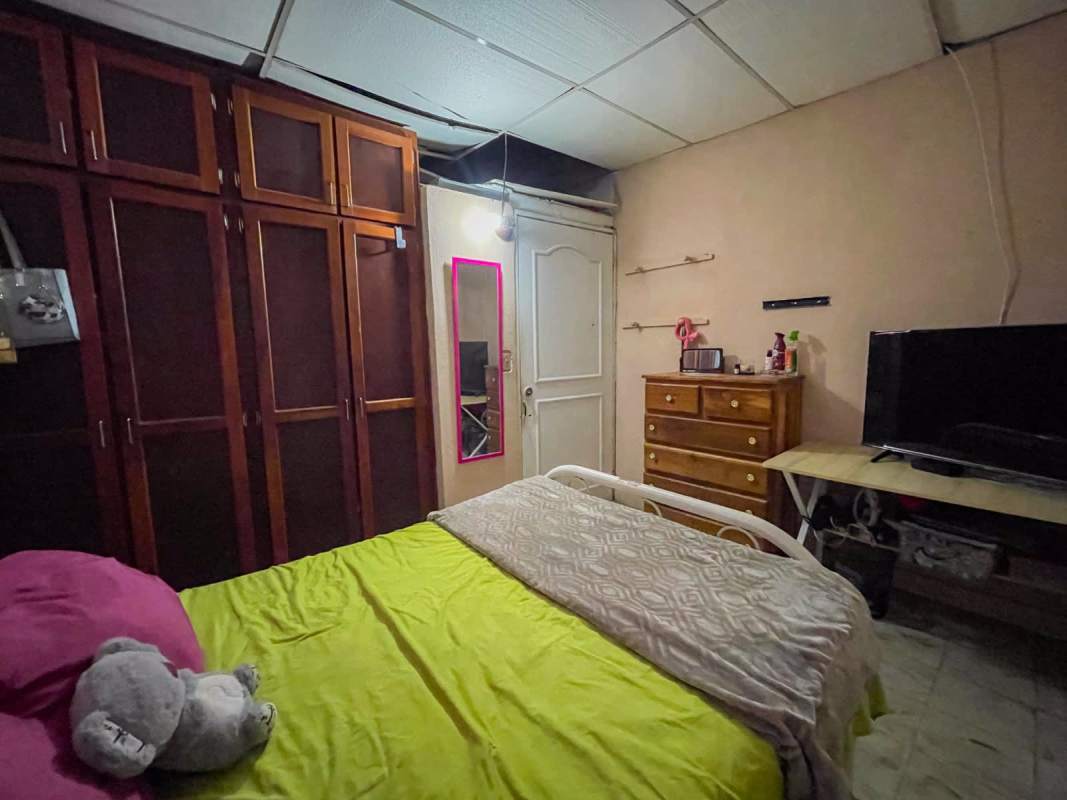 Bedroom with wardrobe and tiled floor in Paraiso San Miguelito Panama City