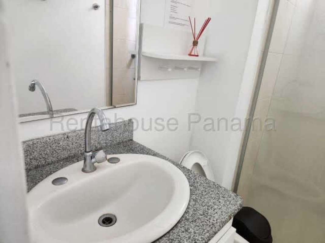 Bedroom with sea view split AC large windows in PH Terrasol San Francisco Panama