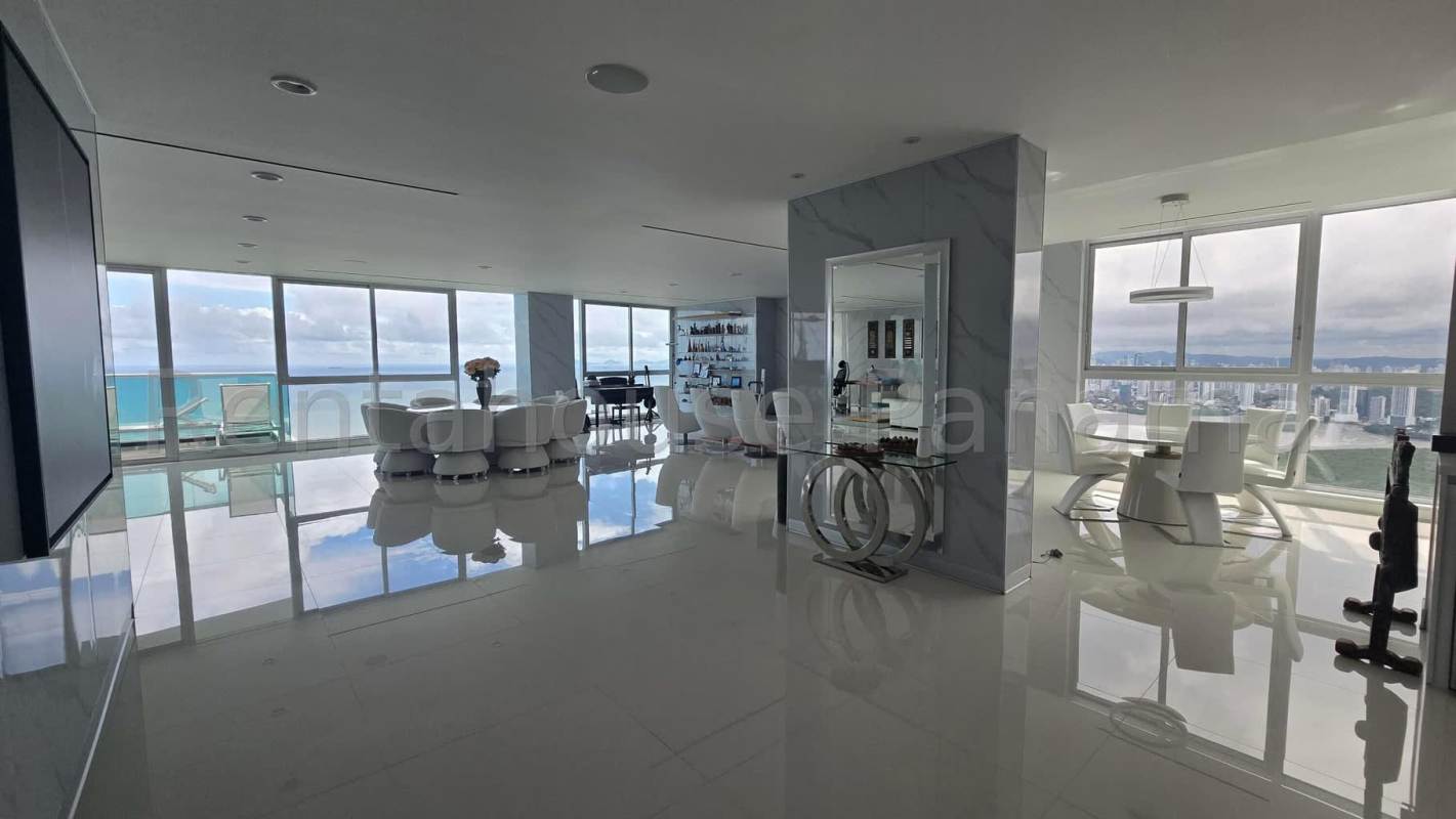 Spacious terrace with panoramic Pacific Ocean and Panama City skyline views Costa del Este
