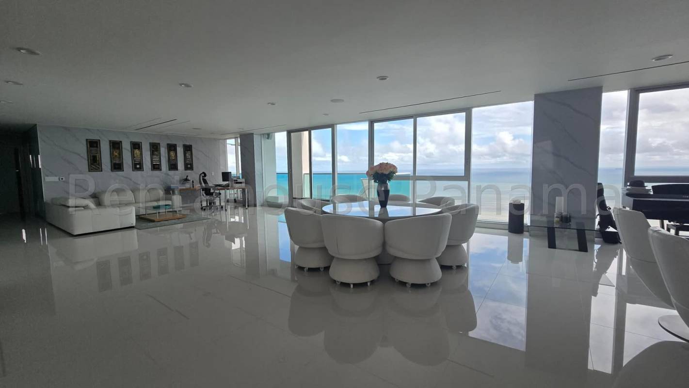 Italian design kitchen with Miele appliances and ocean views PH Ocean One Costa del Este Panama