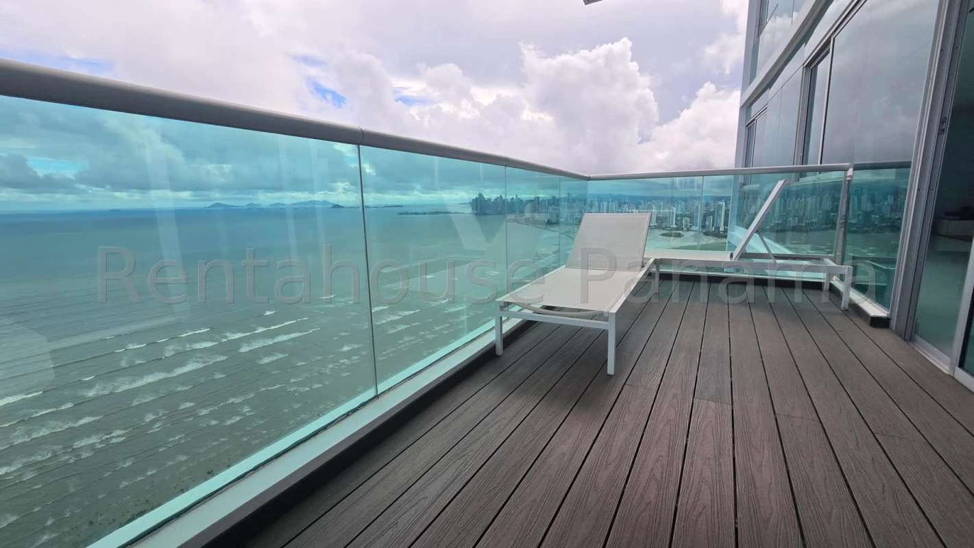 Bedroom with floor-to-ceiling windows and city skyline view PH Ocean One Panama City