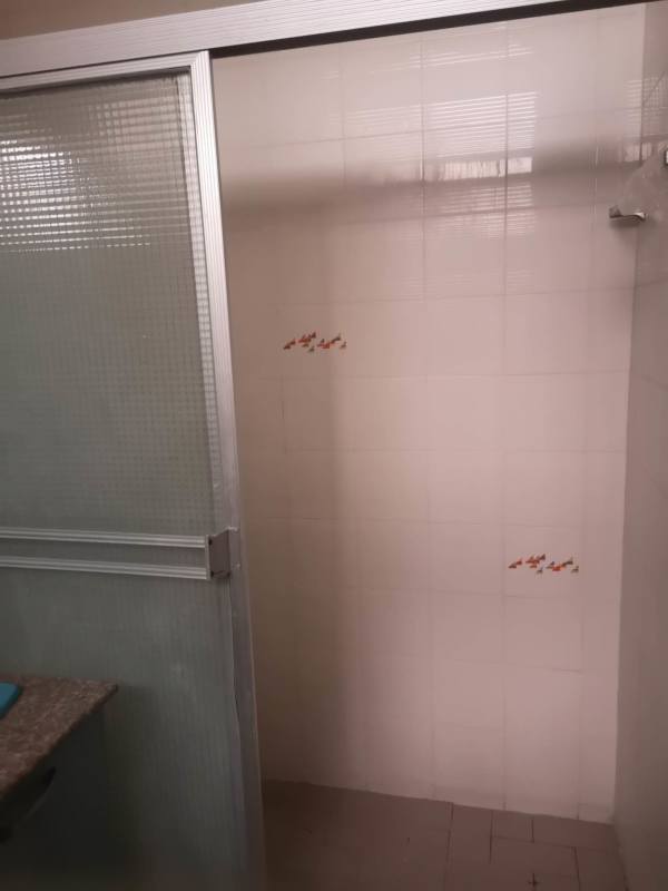 Bathroom with frosted shower door, granite countertop, white tiles PH El Dorado Panama