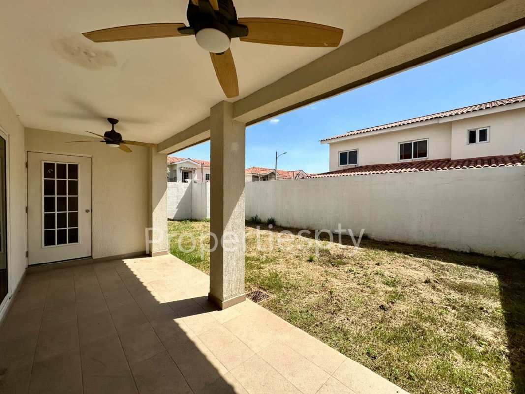 Covered outdoor patio terrace with ceiling fans and fenced backyard Versalles Panama
