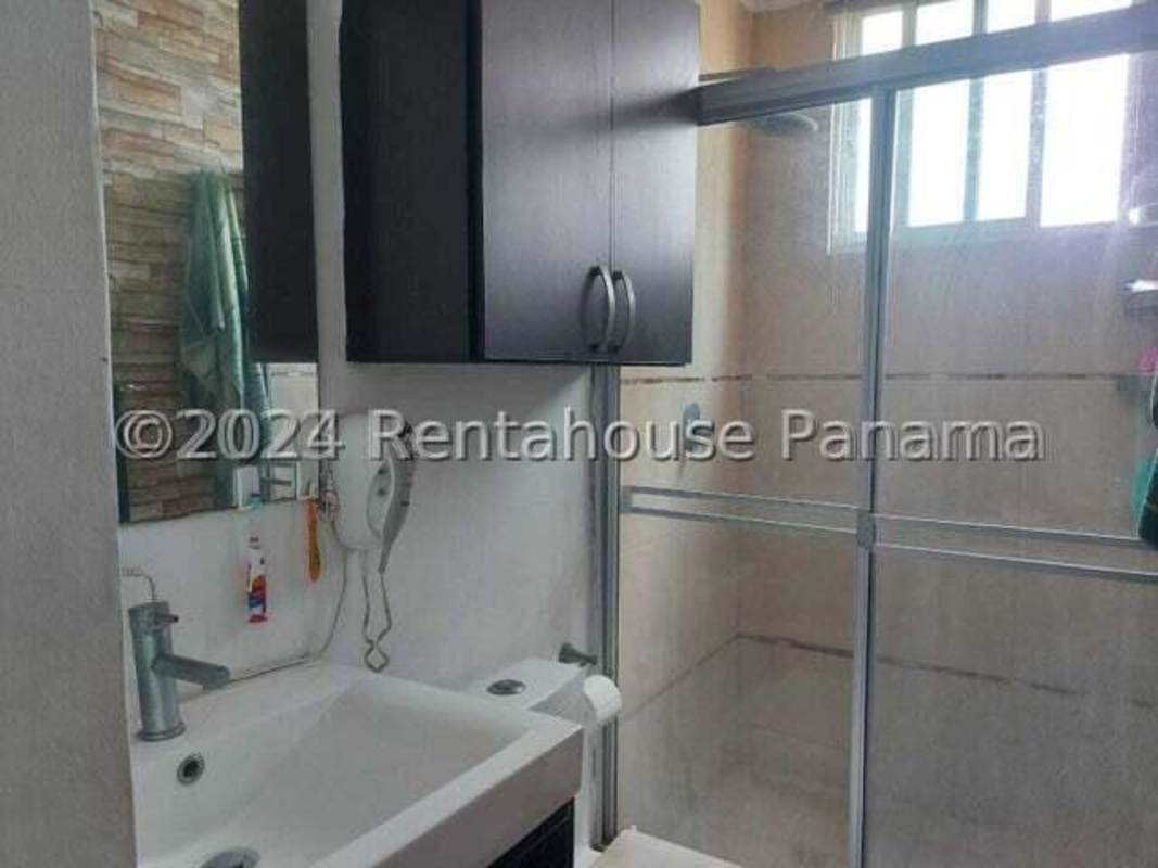 Children's bedroom with bright decor and balcony access in PH Dalí El Cangrejo Panama City