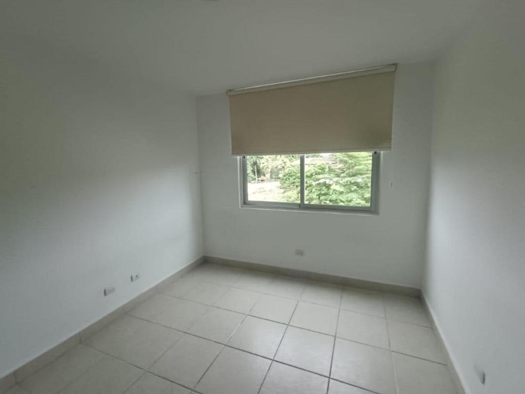 Simple bedroom with window lighting and closet at Clayton Park Residences Panama