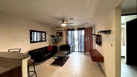 Bright bedroom with AC, large window, closet in PH Midrise Panama Pacifico