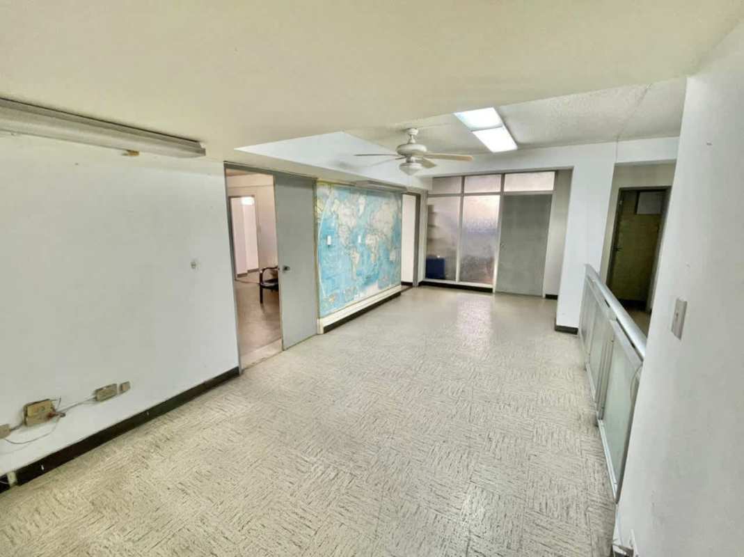 Mezzanine commercial unit with enclosed offices and partitions Punta Paitilla Panama