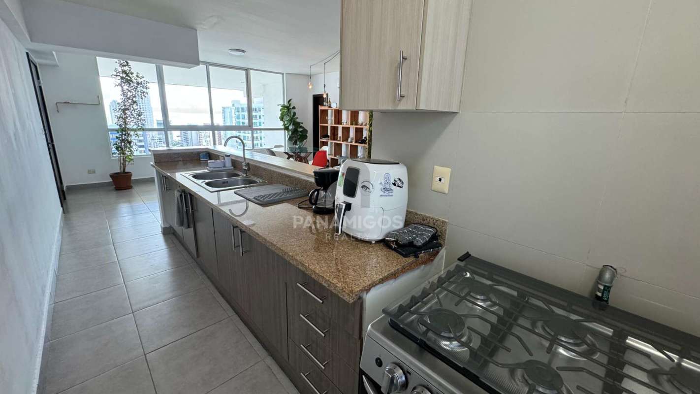 Granite countertop kitchen with natural light in PH Harmony Avenida Balboa Panama City