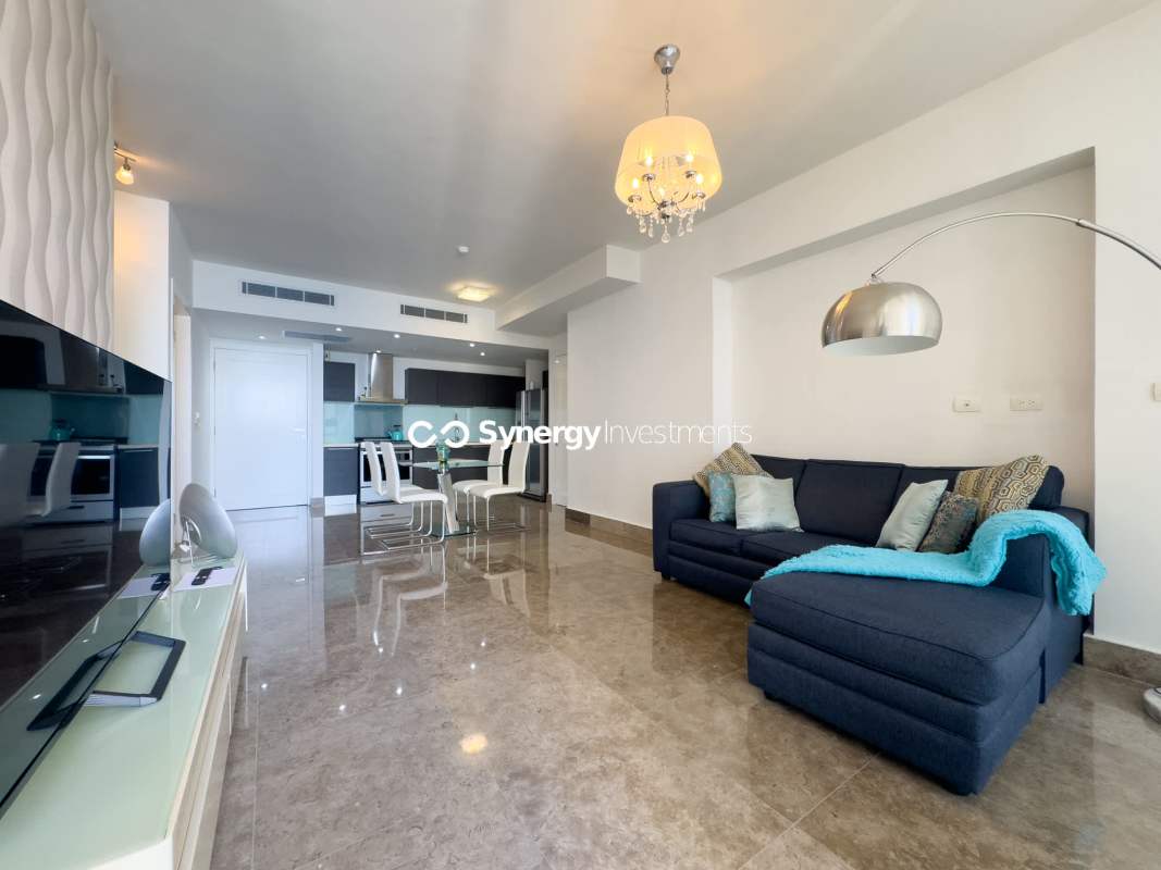 Oceanfront infinity swimming pool at Yoo Panama on Avenida Balboa