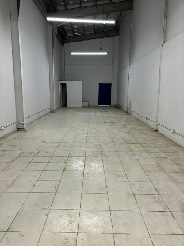 Retail stores with parking lot and signage options in Las Mañanitas Panama commercial plaza