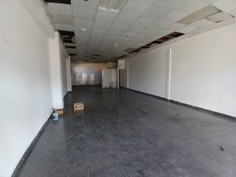 Simple bathroom with sink and toilet in commercial rental Vista Alegre La Chorrera