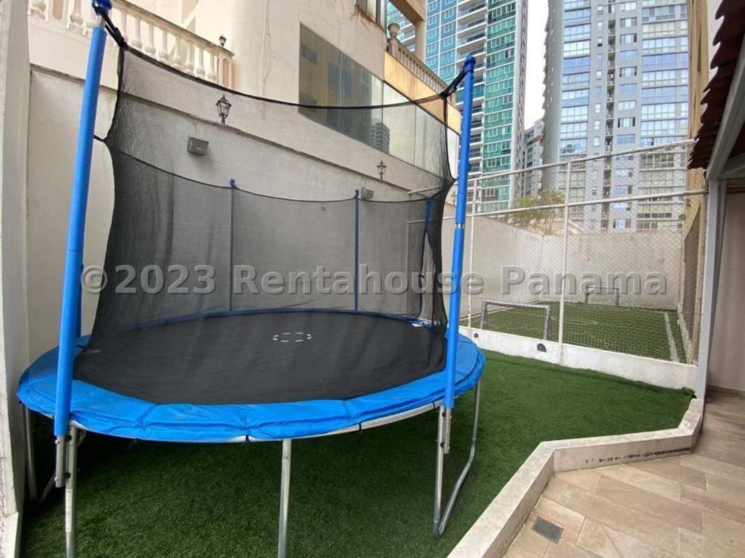 Modern gym with cardio weight machines in PH Oceanview Tower Punta Paitilla Panama